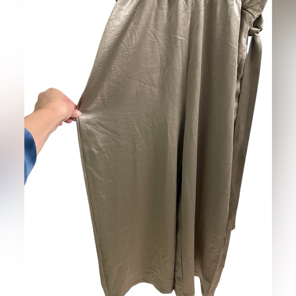 NWT Halara Satin V Neck Jumpsuit - Picture 3 of 6